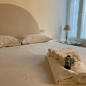 https://studio-apartment-una-finestra-su-como.it-lombardy.com